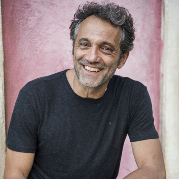 Rodrigo Lombardi substituiu Domingos Montagner na série 'Carcereiros' após a morte repentina do ator