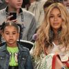 Beyoncé foi clicada com o marido, Jay-Z, e com a filha, Blue Ivy, em jogo de basquete