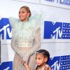 Grávida de gêmeos, Beyoncé exibiu foto ao lado da filha, Blue Ivy, de 5 anos, nesta terça-feira, 30 de maio de 2017