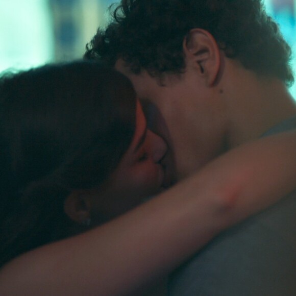 Tato (Matheus Abreu) briga com Keyla (Gabriela Medvedovski) por ela querer manter o namoro em segredo, mas o casal faz as pazes no capítulo de 'Malhação - Viva a Diferença' que vai ao ar dia 7 de junho de 2017
