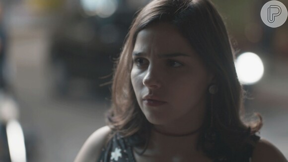 Keyla (Gabriela Medvedovski) se sente gorda em 'Malhação - Viva a Diferença', decide correr, fazer dieta e vai até tomar remédios
