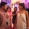 Bruna Marquezine também amou esse vestido seda sita off white da Animale (R$798,00) que Luiza usou para ir a uma festa no Vidigal, na novela 'Em Família'