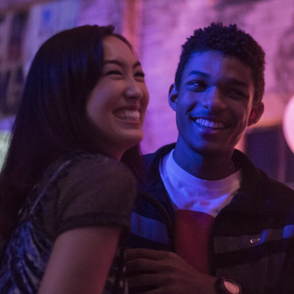 Anderson (Juan Paiva) e Tina (Ana Hikari) transam na laje da lanchonete de Roney (Lúcio Mauro Filho), no capítulo do dia 31 de maio de 2017 de 'Malhação - Viva a Diferença'