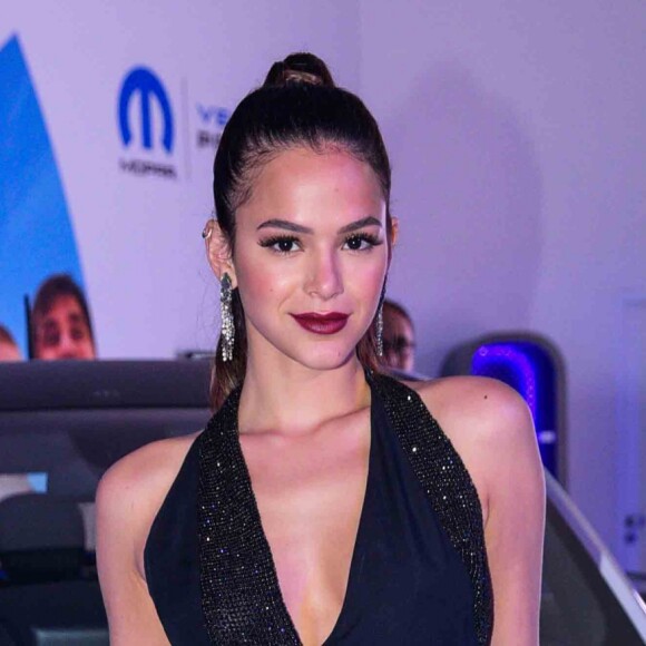 Bruna Marquezine lamentou, no final de semana, não poder comer fondue: 'Meu cardápio só me permite comer barrinha de cereais'