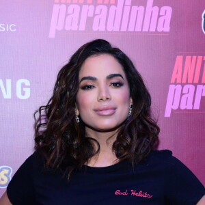 Anitta lança clipe 'Paradinha', clipe em espanhol, nesta quarta-feira (31)
