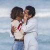 Carla Salle e Marcos Palmeira se beijam em gravação de 'Os Dias Eram Assim' nesta terça-feira, dia 31 de maio de 2017