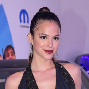 Bruna Marquezine roubou atenção em evento de montadora de carros ao usar superfenda