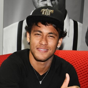 Neymar legendou ao compartilhar o vídeo na sua conta de Instagram Stories: 'Gift importante'