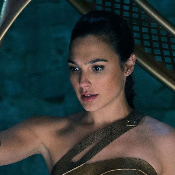 Gal Gadot mantém uma alimentação regrada, mas não dispensa uma guloseima: 'Tento comer o mais saudável possível, mas, às vezes, me permito comer um x-burguer. Faz bem para a alma. Faço questão de equilibrar bem a minha alimentação e tomo litros e litros de água'