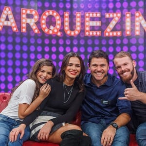 Bruna Marquezine festeja aniversário da mãe, Neide, em restaurante: 'Parabéns'