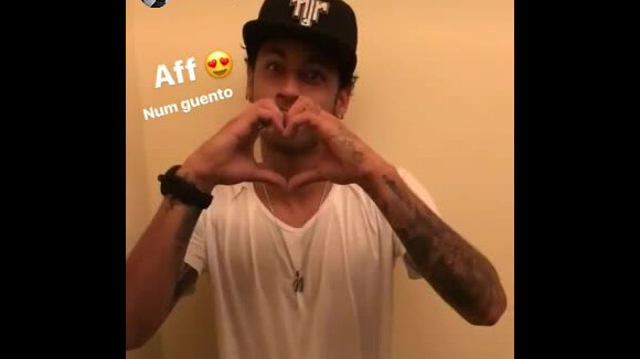 Neymar fez um coração com a mão para Bruna Marquezine, que compartilhou em seu Stories, nesta quinta-feira, 1º de junho de 2017