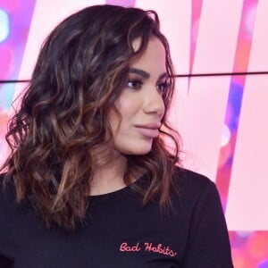 A cantora Anitta falou que ex-namorado pode virar atual de novo