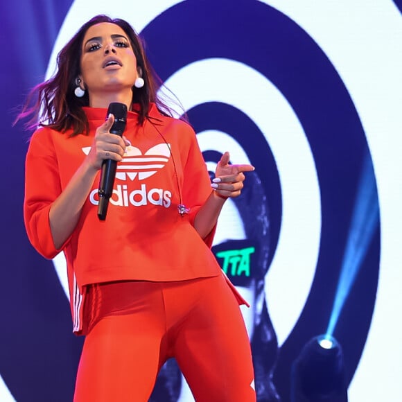 Anitta contou que seu primeiro beijo foi aos 11 anos com um colega de escola