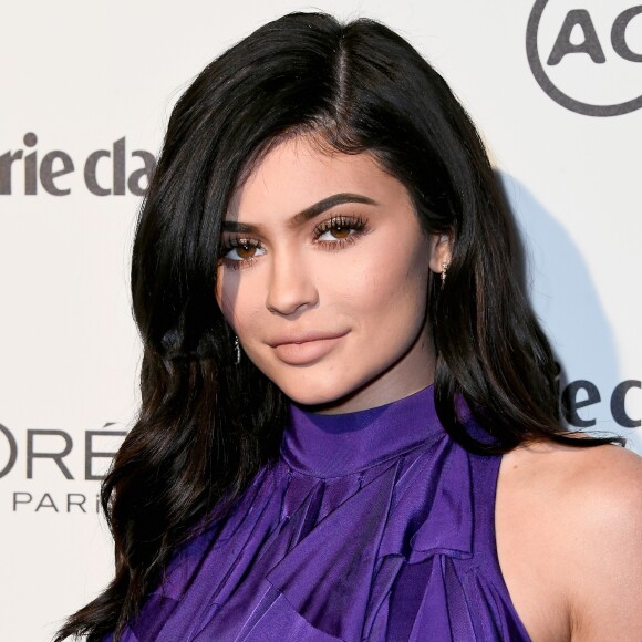 Linha de batons de Kylie Jenner esgotou em três dias de vendas