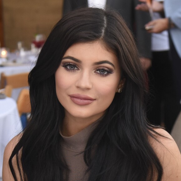 Kylie Jenner publicou no Instagram uma foto vestindo apenas lingerie transparente nesta quinta-feira, 1 de junho de 2017