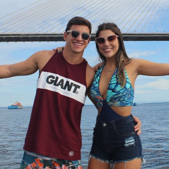 Antes, a ex-BBB Vivian falava que não tinha tempo de definir a relação com Manoel