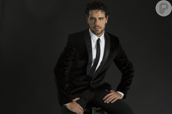 Thiago Arancam, novo namorado de Paula Fernandes, tem 35 anos e é tenor