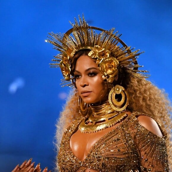 Pouco antes de dar à luz, Beyoncé fez um chá de bebê e tamanho da barriga da cantora impressionou fãs e convidados do evento