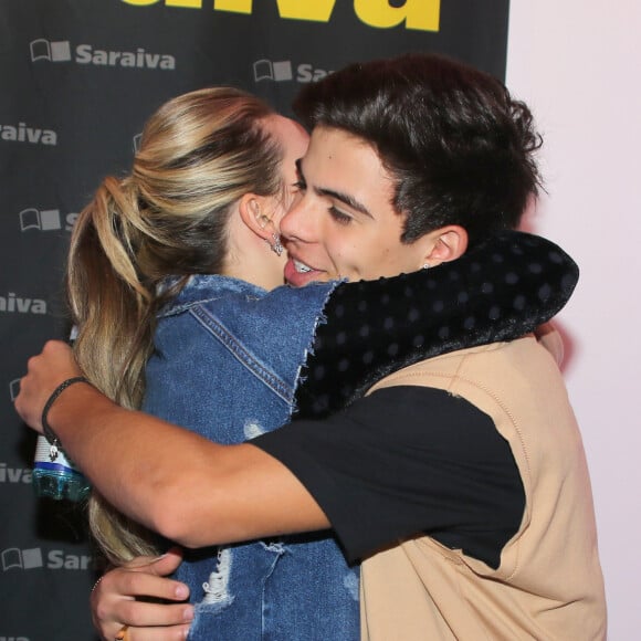 Larissa Manoela foi prestigiada por Thomaz Costa ao lançar 'O Mundo de Larissa Manoela'