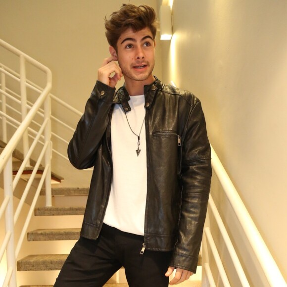 Rafael Vitti pretende retomar a faculdade após encerrar as gravações da novela 'Rock Story'