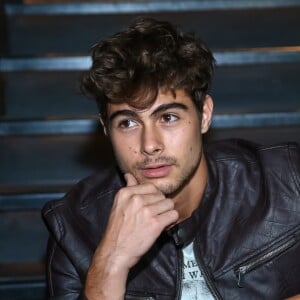 Rafael Vitti fez questão de mudar o visual após encerrar as gravações da novela 'Rock Story'