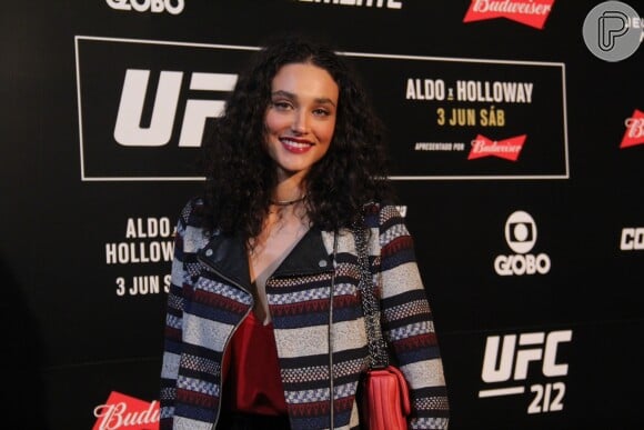 Débora Nascimento marca presença no UFC 212 na Arena Olímpica Jeunesse, na Barra da Tijuca, Zona Oeste do Rio