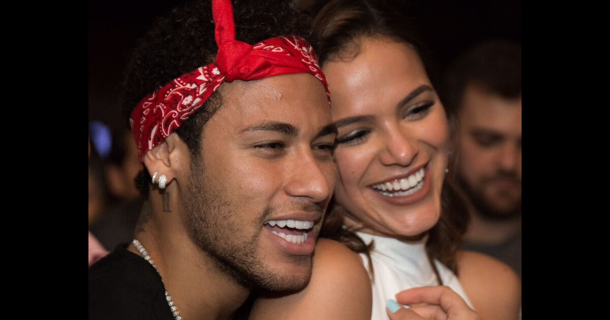 Neymar posta foto com Bruna Marquezine na web e fala de saudade: 'Vem logo'  - Purepeople