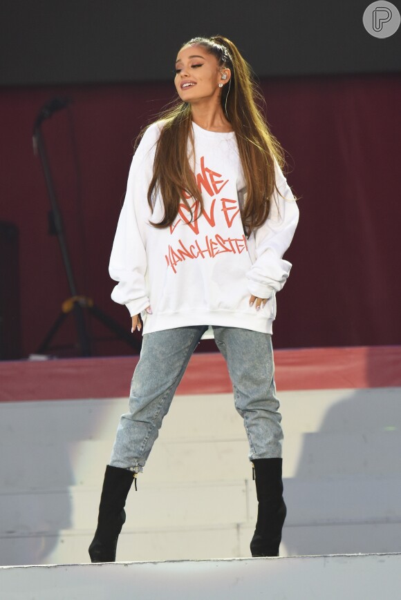 Ariana Grande cancelou alguns shows de sua turnê mundial após o ataque terrorista