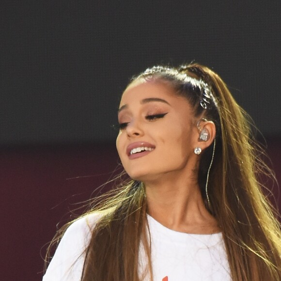 Ariana Grande cancelou alguns shows de sua turnê mundial após o ataque terrorista