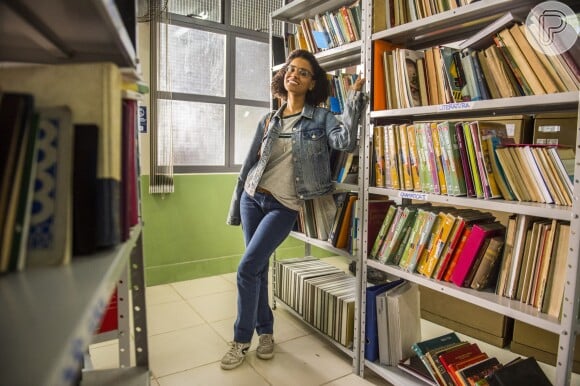 Ellen (Heslaine Vieira) teme perder seu emprego na biblioteca do Colégio Grupo, mas no capítulo do dia 13 de junho de 2017 de 'Malhação - Viva a Diferença', é elogiada por Bóris (Mohamed Harfouch) por seu trabalho