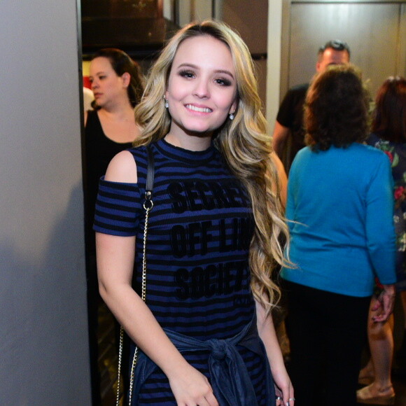 Larissa Manoela tem os seus truques de beleza para não ter espinhas: 'Lavo, passo água termal, hidratante, filtro solar para não manchar e um sabonete específico para lavar'