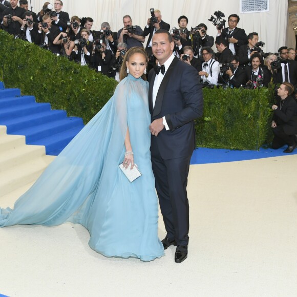 Jennifer e Alex Rodriguez, conhecido como A-Rod, tornaram a relação pública no MET Gala