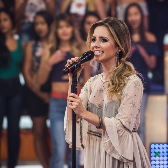 'Não sei do que se trata, mas podia aproveitar pra falar que ansiedade é com S de Sandy', brincou outra fã sobre o comentário da cantora