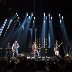 A banda 4.4 se apresentou com os cinco integrantes no último capítulo da novela 'Rock Story'