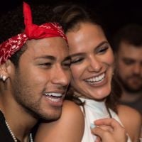 Neymar ganha rótulo de amigos em programa: 'Melhor namorado do grupo'