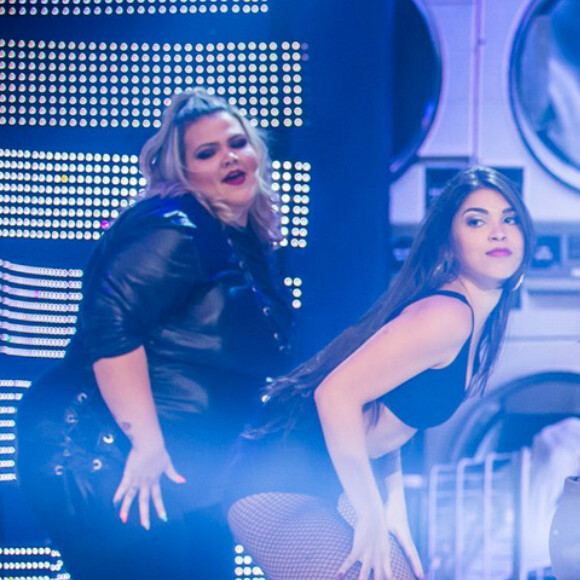 Anitta apresenta 'Paradinha' pela primeira vez na TV e dançarina plus size rouba a cena