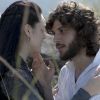 Thomas (Gabriel Braga Nunes) vê Anna (Isabelle Drummond) e Joaquim (Chay Suede) aos beijos, na novela 'Novo Mundo'