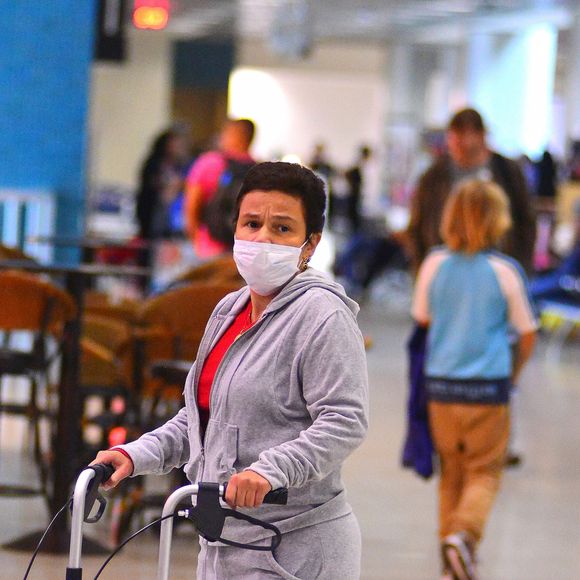 'Médicos disseram que Claudia Rodrigues está fora de perigo. Ela agora não precisa mais ter esses cuidados de não abraçar os fãs e não chegar perto de ninguém', explicou sua empresária, Adriane Bonato