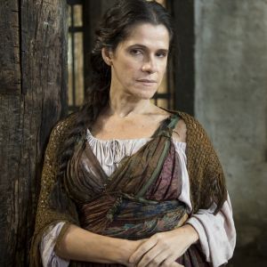 Elvira (Ingrid Guimarães) continuará viva após a ordem de assassinato de Thomas (Gabriel Braga Nunes) na novela 'Novo Mundo'