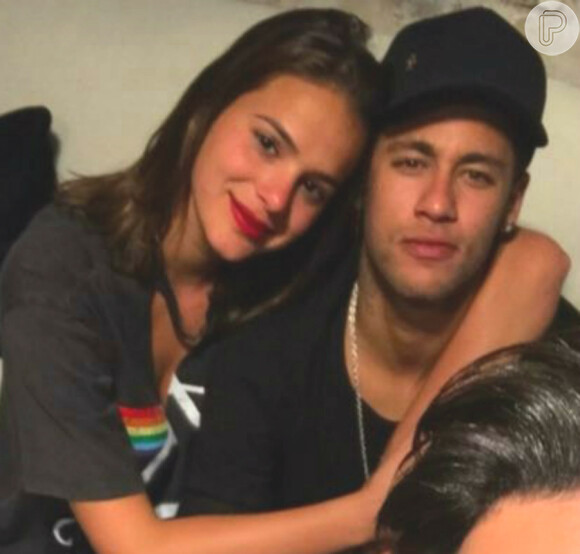 Bruna Marquezine e Neymar curtiram um jantar no restaurante Catch, nos Estados Unidos, na noite desta quinta-feira, 7 de junho de 2017