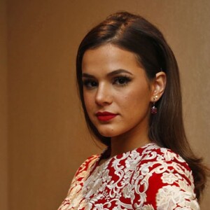 'Eu já pensei em praia, mas acho que minha mãe morre do coração se eu for casar em praia, pois ela já falou 'ai filha tem que casar na igreja', brincou Bruna Marquezine