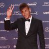 Neymar exibiu a joia em um clique com o surfista Gabriel Medina em seu perfil do Instagram