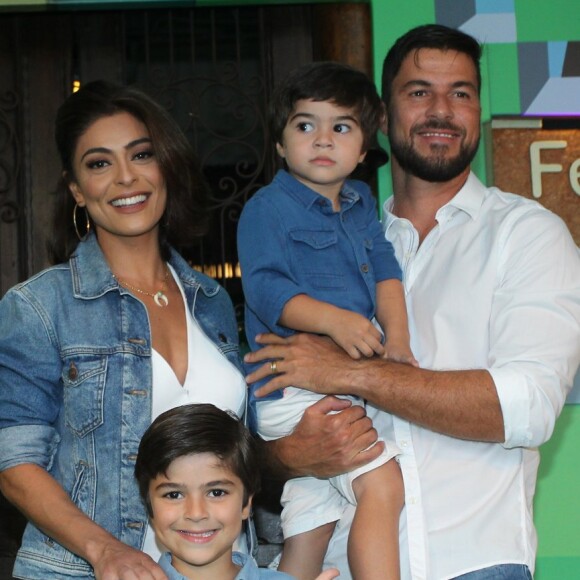 Juliana Paes é contra grito na criação dos filhos: 'Sempre busco uma história'