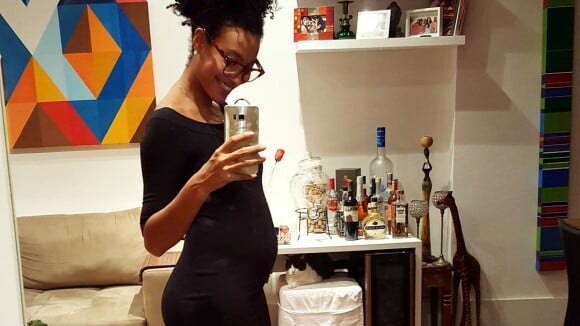 Sheron Menezzes, grávida de 5 meses, engordou 1,5kg: 'Não liberei geral'