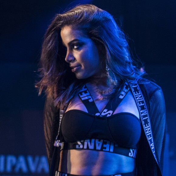 Anitta contou em programa que aposta dança na hora da sedução