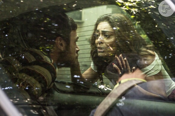 Rubinho (Emílio Dantas) dirá que Bibi (Juliana Paes) não pode chegar perto da janela no novo apartamento