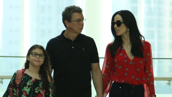 Ana Furtado passeia com Boninho e a filha, Isabella, no Rio. Fotos!