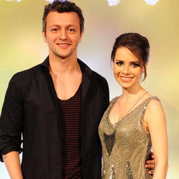 Lucas Lima entregou no programa 'Tamanho Família' deste domingo, 11 de junho de 2017, que tem dificuldade de ser romântico com Sandy por causa dos seguranças de sua mulher