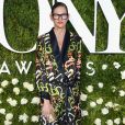 Jenna Lyons, designer de moda norte-americana, vestiu robe Voutsa x Paul Marlow no Tony Awards 2017, realizado em Nova York, Estados Unidos, neste domingo, 11 de junho de 2017