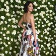 A atriz canadense Cobie Smulders investiu em um tomara-que-caia estampado para o Tony Awards 2017, realizado em Nova York, Estados Unidos, neste domingo, 11 de junho de 2017
